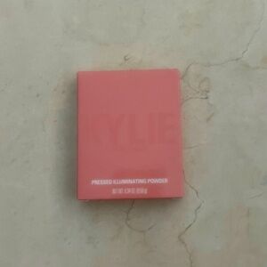 Kylie cosmetics illuminating powder in strawberry shortcake